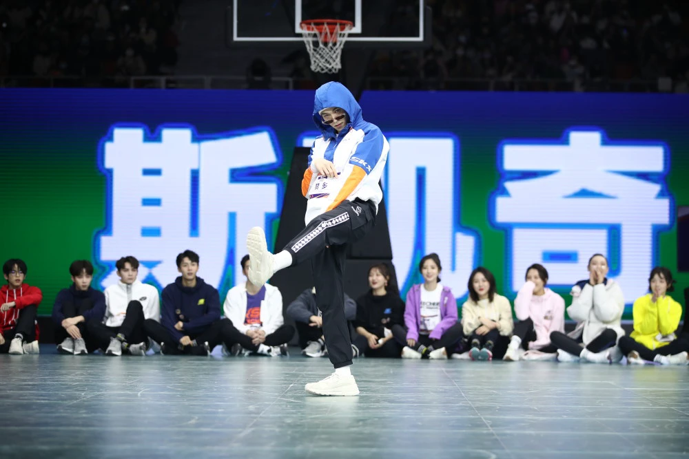 如何在篮球表演赛中观察和发展个人技能_2